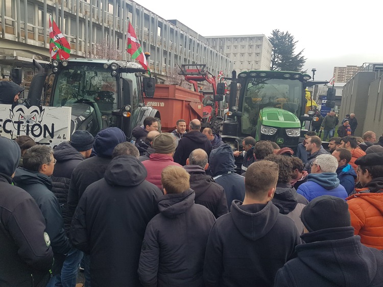 Xiberoko laborariak berriz altxatü dira